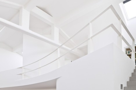 ultrarkitettura, Loft White House: Architecture Organique et Vide Conçu à Mestre

