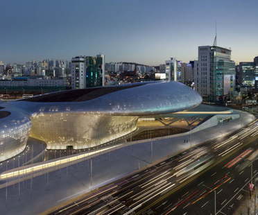 Zaha Hadid Architects, Dongdaemun Design Plaza, Séoul, Corée
