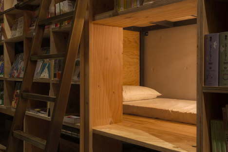 Suppose Design Office : Book and Bed, auberge de jeunesse/bibliothèque à Tokyo

