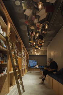Suppose Design Office : Book and Bed, auberge de jeunesse/bibliothèque à Tokyo
