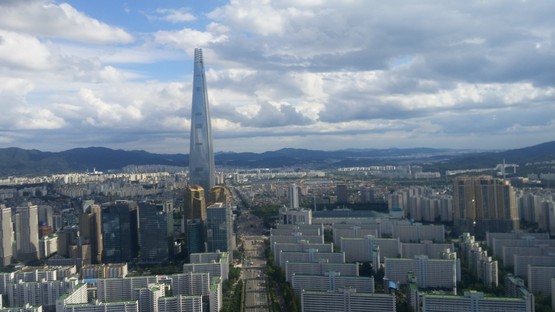 La Lotte World Tower, le cinquième plus haut gratte-ciel au monde, est à Séoul 
