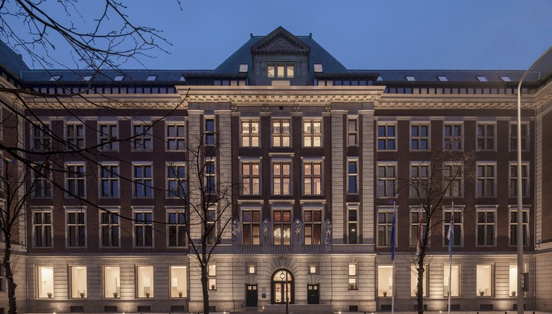 KAAN Architecten transforme le B30, bâtiment historique de La Haye
