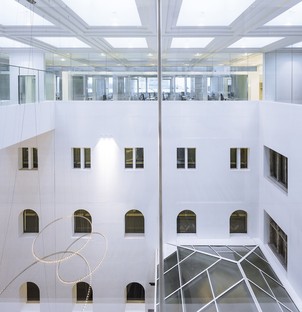 KAAN Architecten transforme le B30, bâtiment historique de La Haye
