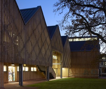 Feilden Clegg Bradley Studios réalise le bâtiment d’art et de design de la Bedales School (Hampshire)
