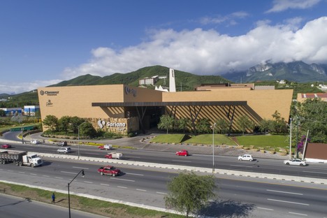 Carranza Ruiz Arquitectura Centre Commercial Pueblo Serena Monterrey Mexique
