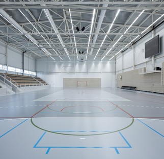 Cuboid Architekti City Sport Hall à Kuřim République tchèque
