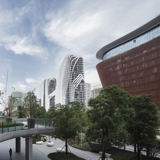 Le Nanjing Zendai Himalayas Center de MAD Architects bientôt achevé
