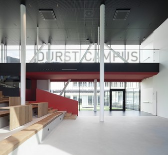 Monovolume conçoit un nouveau siège moderne pour Durst à Bressanone
