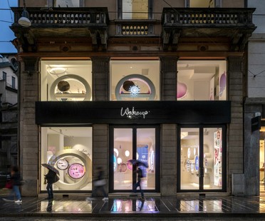 FUD de Lombardini22 a réalisé le nouveau magasin WakeUp Cosmetics à Milan
