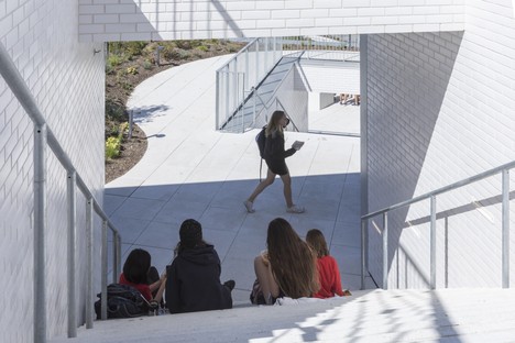 BIG The Heights, une architecture qui dessine de nouveaux paysages pour l'apprentissage
