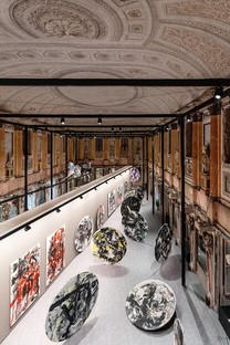 Alvisi Kirimoto conçoit l’installation de l'exposition EMILIO VEDOVA au Palais Royal de Milan.
