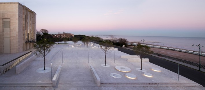 C+S Architects une intervention urbaine pour la Piazza del Cinema, Lido de Venise
