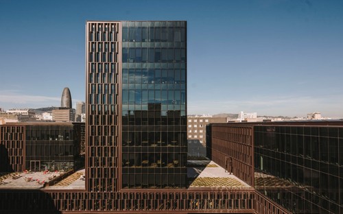 Avec Platinum@BCN, le cabinet GCA Architects réalise des bureaux respectueux du développement durable à Barcelone

