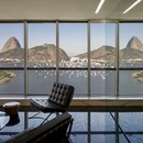 Reinach Mendonça Arquitetos Associados bureaux avec vue sur le Pain de sucre Rio de Janeiro
