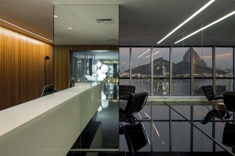 Reinach Mendonça Arquitetos Associados bureaux avec vue sur le Pain de sucre Rio de Janeiro
