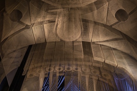 Sculpture de Tresoldi pour Cathédrale - Moxy East Village Hotel projet de Rockwell Group
