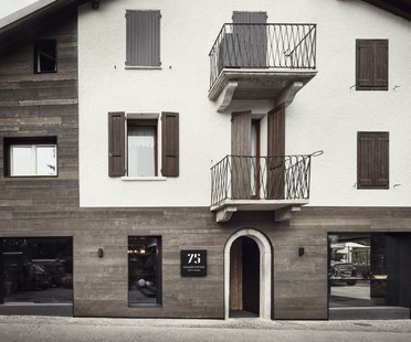 Lissoni Associati 75 Café and Lounge, bar à vins à Ponte di Legno Brescia
