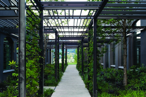 Lissoni & Partners architecture, nature et industrie sur le lac - Fantini Headquarters à Pella
