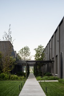 Lissoni & Partners architecture, nature et industrie sur le lac - Fantini Headquarters à Pella
