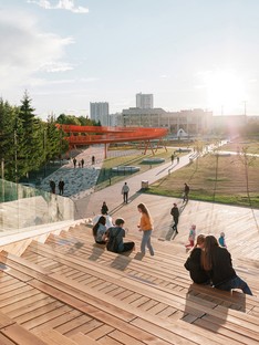 DROM transforme une place monotone en espace public dynamique – Azatlyk Square
