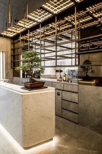Maurizio Lai Architects interior design pour AJI, plats à emporter et service de livraison
