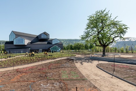 Piet Oudolf réalise le Perennial Garden du Vitra Campus de Weil am Rhein
