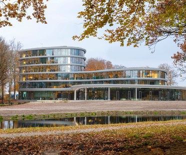 RAU Architects une cathédrale de bois pour la Triodos Bank à Driebergen-Rijsenburg 