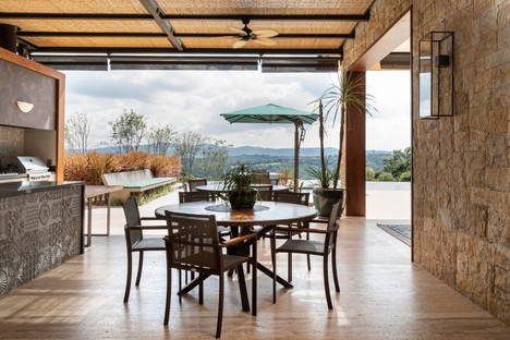 Gilda Meirelles Arquitetura EQ House matières nobles pour une maison en plein cœur de la nature
