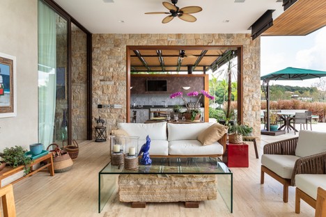 Gilda Meirelles Arquitetura EQ House matières nobles pour une maison en plein cœur de la nature
