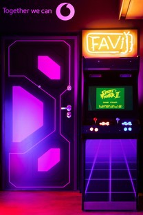 Fabio Novembre conçoit les salles de jeux de Favij et Pow3r
