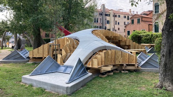 Striatus : un pont en arc en béton imprimé 3D à Venise
