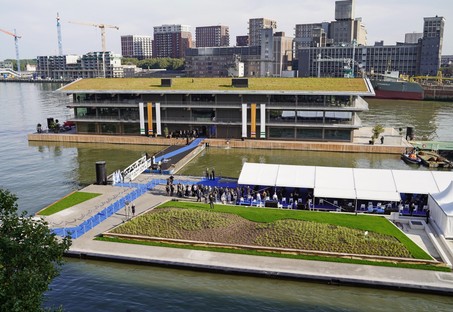 Floating Office Rotterdam, un bâtiment adaptable au climat signé Powerhouse Company 
