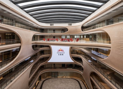 Zaha Hadid Architects conçoit le siège social Infinitus Plaza à Guangzhou 

