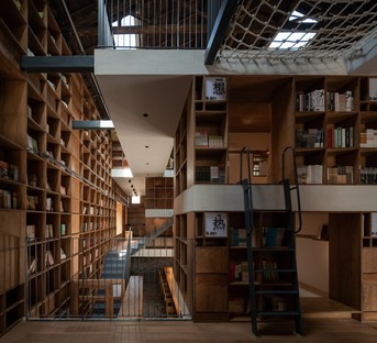 Capsule Hostel and Bookstore reçoit le World Interior of the Year 2021 
