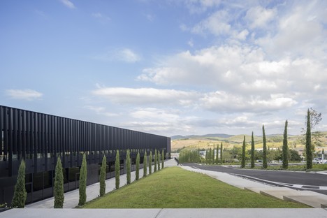 LAND avec GEZA Architecture, nature et durabilité pour le siège Furla Progetto Italia
