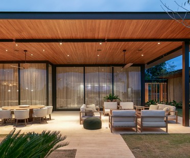 Gilda Meirelles Arquitetura Pitombas House une maison modulaire qui s'intègre à la nature
