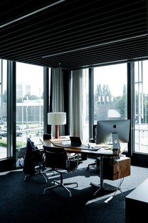 Studio Farris Architects intérieurs pour bureaux dans un bâtiment emblématique d'Anvers
