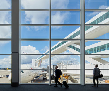 Skidmore, Owings & Merrill Aerial Walkway pour l'aéroport Seattle-Tacoma

