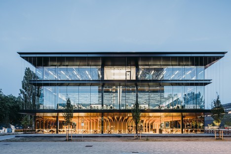 UNStudio imagine un bâtiment générateur d'énergie pour TU Delft
