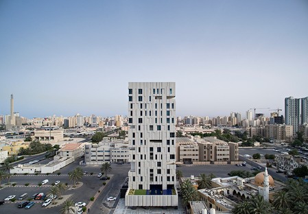 AGi architects réalise la Wafra Wind Tower, un nouveau type de résidences urbaines au Koweït
