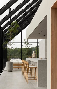 Norm Architects ÄNG un restaurant au milieu des vignobles en Suède
