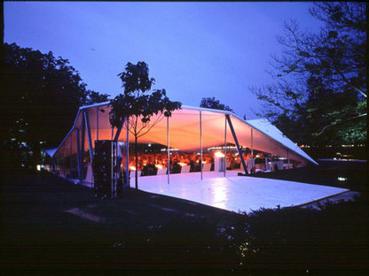 Serpentine Gallery Pavilion 2000 Designed by Zaha Hadid ph. Dafydd Jones
