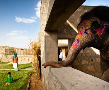 RMA Architects, Hathigaon logements pour éléphants et gardiens
