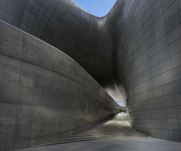 Zaha Hadid Architects, Dongdaemun Design Plaza, Séoul, Corée
