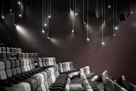 One Plus Partnership: intérieur pour la salle de cinéma Cine Times 
