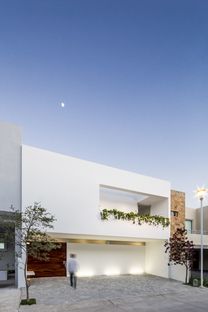 Cota Paredes Arquitectos : Casa V à Guadalajara (Mexique)
