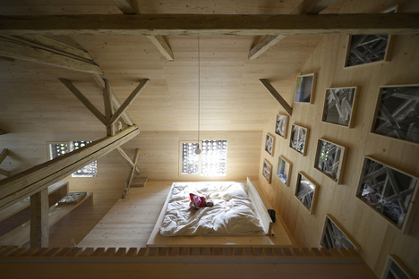OFIS architects : grange alpine transformée en appartement touristique à Bohinj (Slovénie) 