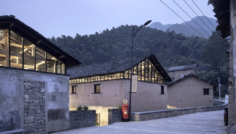 AZL Architects et la Librairie Avant-Garde (Tonglu, Chine) 