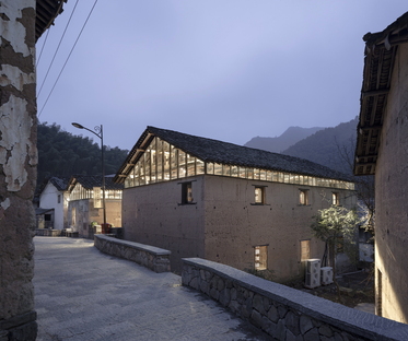 AZL Architects et la Librairie Avant-Garde (Tonglu, Chine) 
