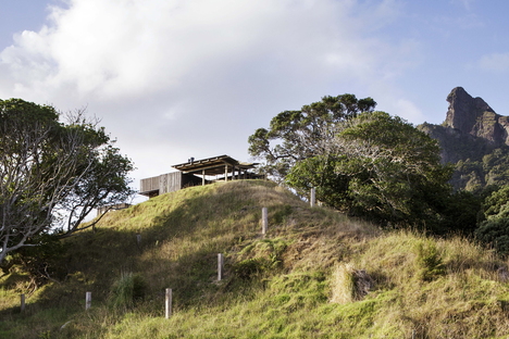 Castle Rock House : une maison de bord de mer au nord d’Auckland signée Herbst Architects 